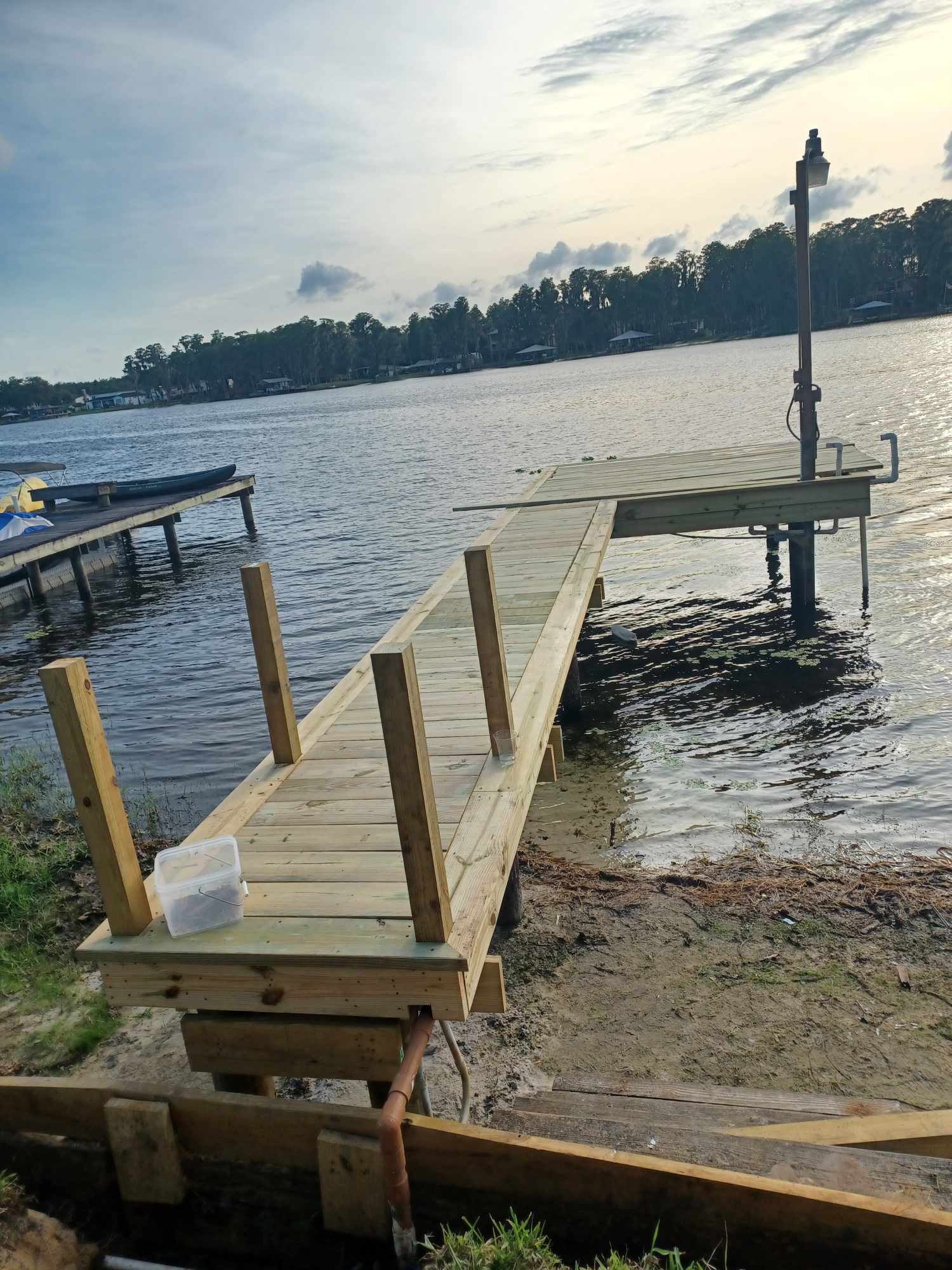 Lakefront T-Shaped Dock